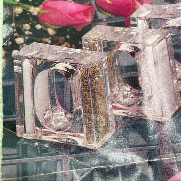Vintage Acrylic Salt and Pepper Napkin Rings - Picture 3 of 8